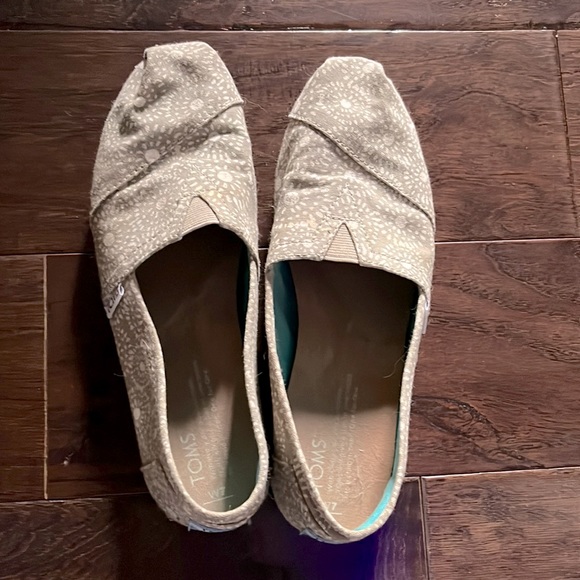 TOMS slip on shoes- gray - Picture 1 of 1